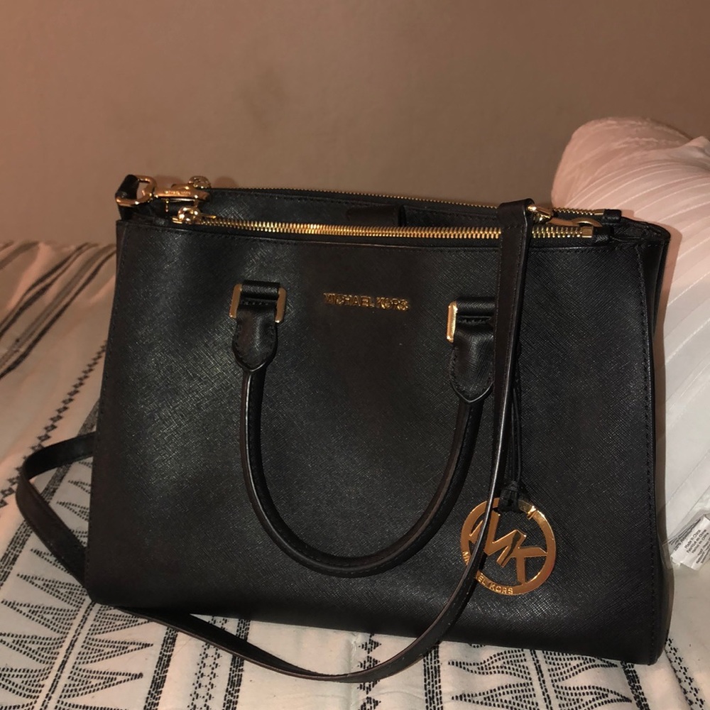 Michael kors black cross body